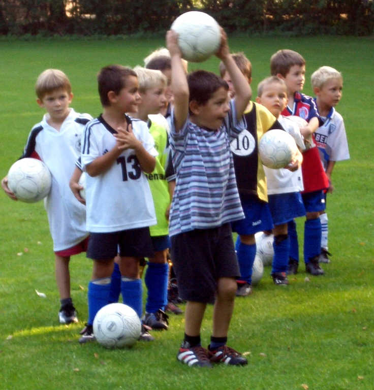 Bilder vom Training der TuS Minis im September 2004