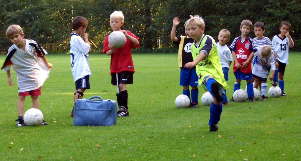Bilder vom Training der TuS Minis im September 2004